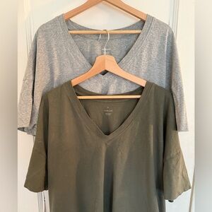 Everlane Slouchy V-Neck T-Shirts in Organic Cotton, Set of 2, XXL